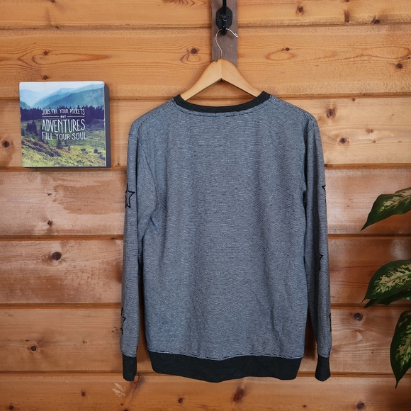 Mododoc 💜Top Embroidered Stars Sweatshirt Striped Gray Sweater Comfort Sz Small - Picture 7 of 9